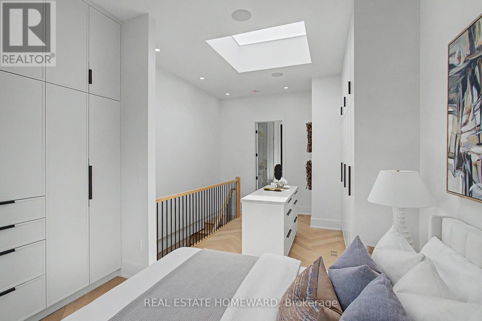 












3 REBECCA STREET

,
Toronto (Trinity-Bellwoods),




Ontario
M6J1K8

