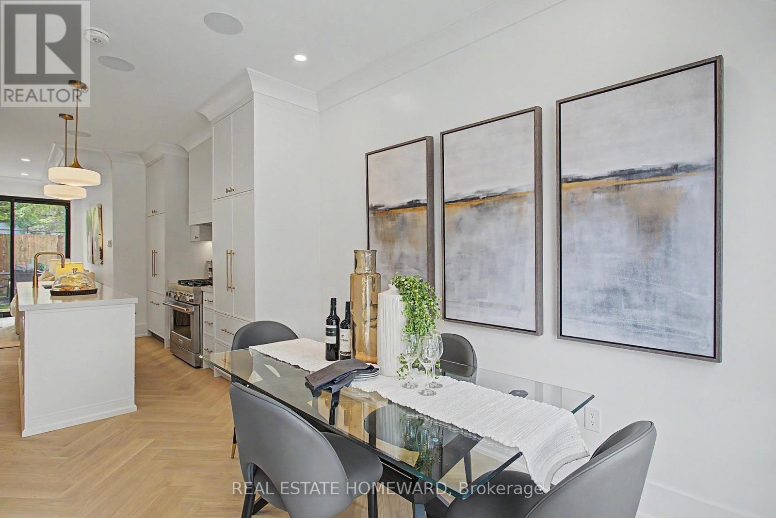 












3 REBECCA STREET

,
Toronto (Trinity-Bellwoods),




Ontario
M6J1K8

