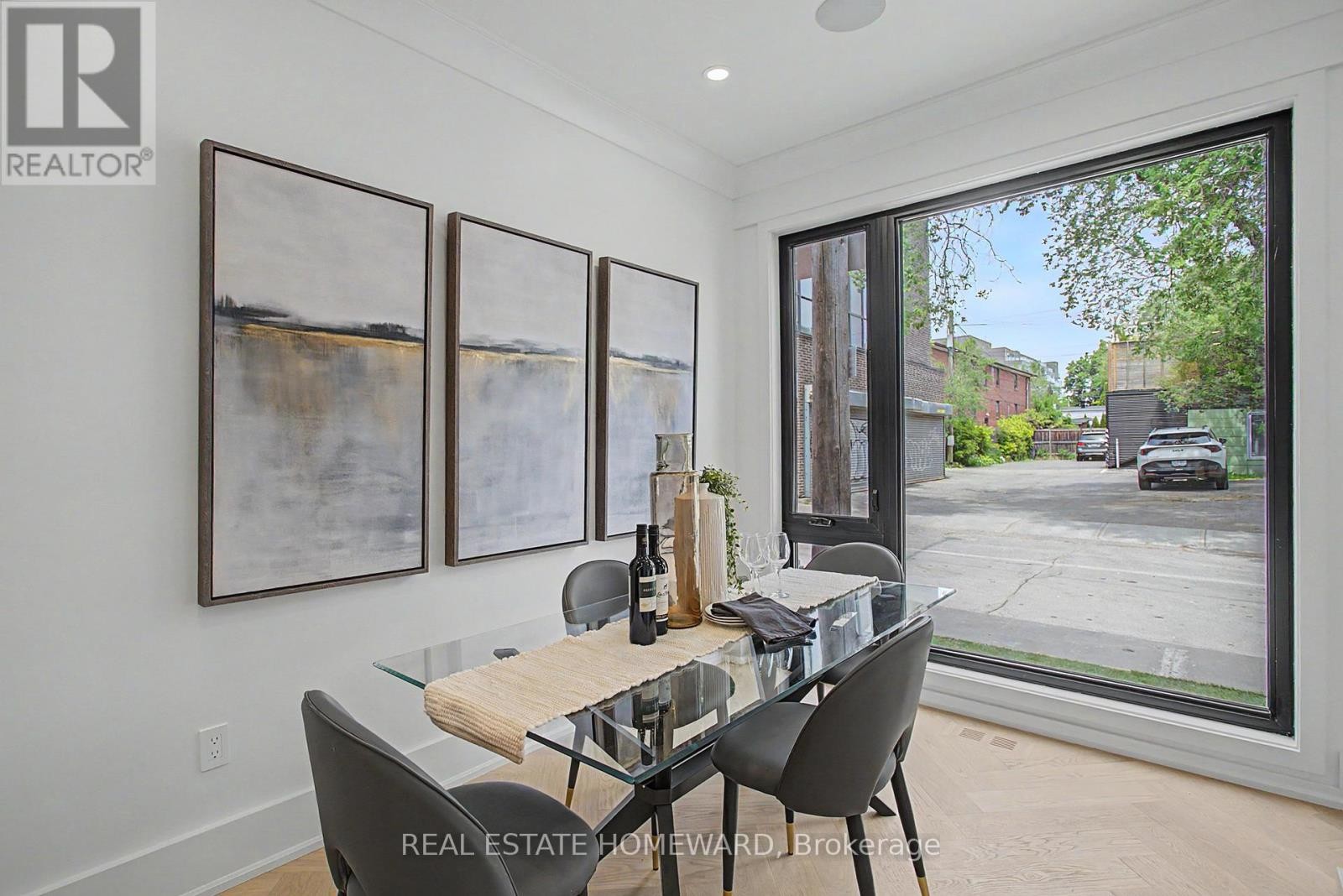 












3 REBECCA STREET

,
Toronto (Trinity-Bellwoods),




Ontario
M6J1K8

