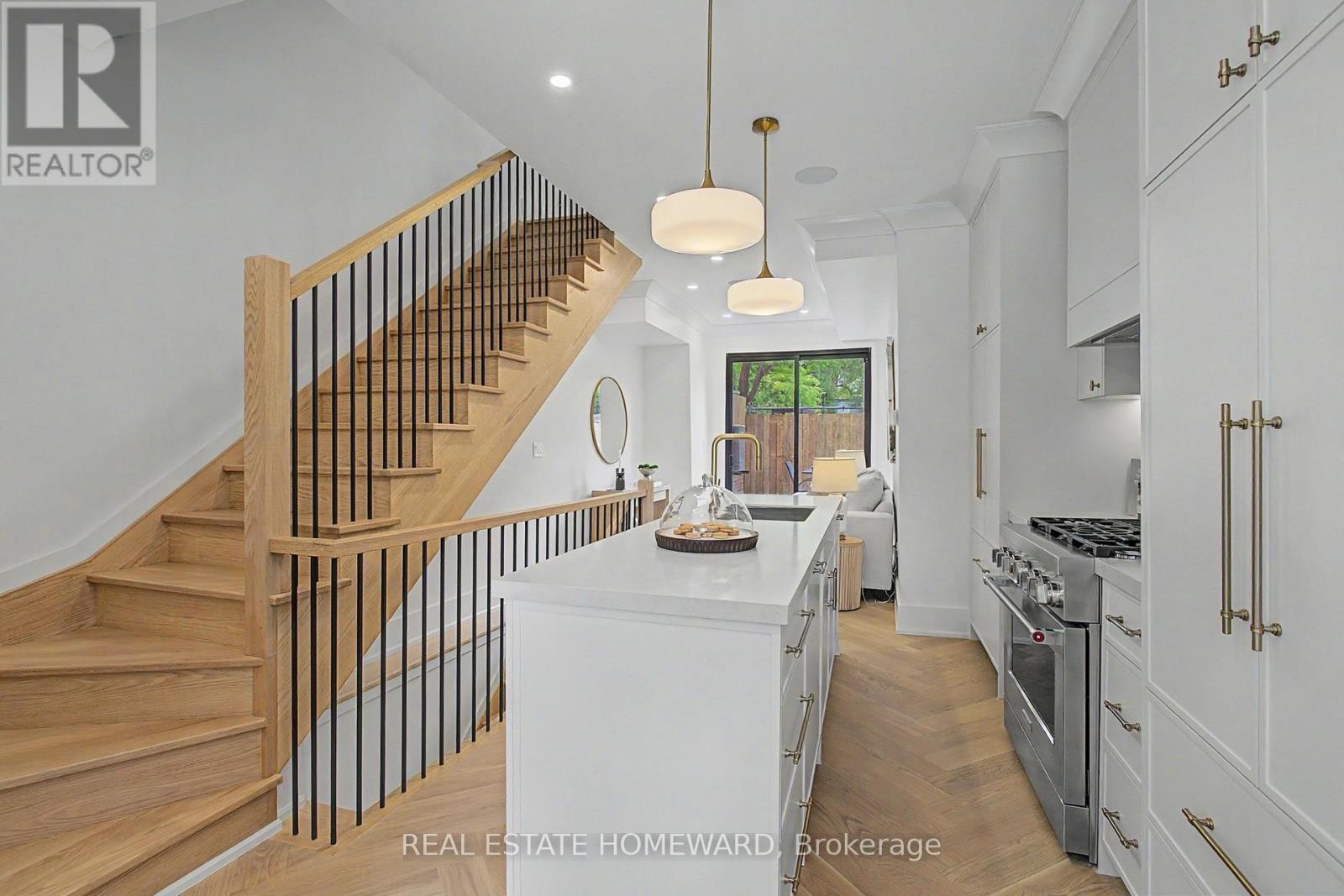 












3 REBECCA STREET

,
Toronto (Trinity-Bellwoods),




Ontario
M6J1K8

