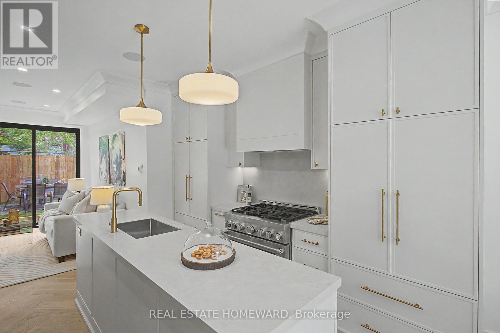 












3 REBECCA STREET

,
Toronto (Trinity-Bellwoods),




Ontario
M6J1K8

