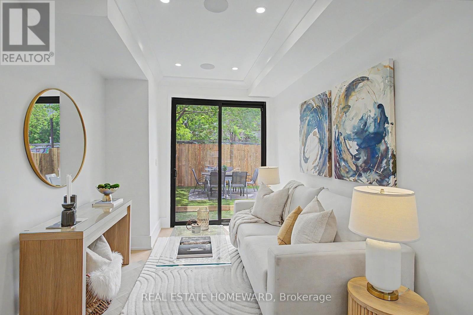












3 REBECCA STREET

,
Toronto (Trinity-Bellwoods),




Ontario
M6J1K8

