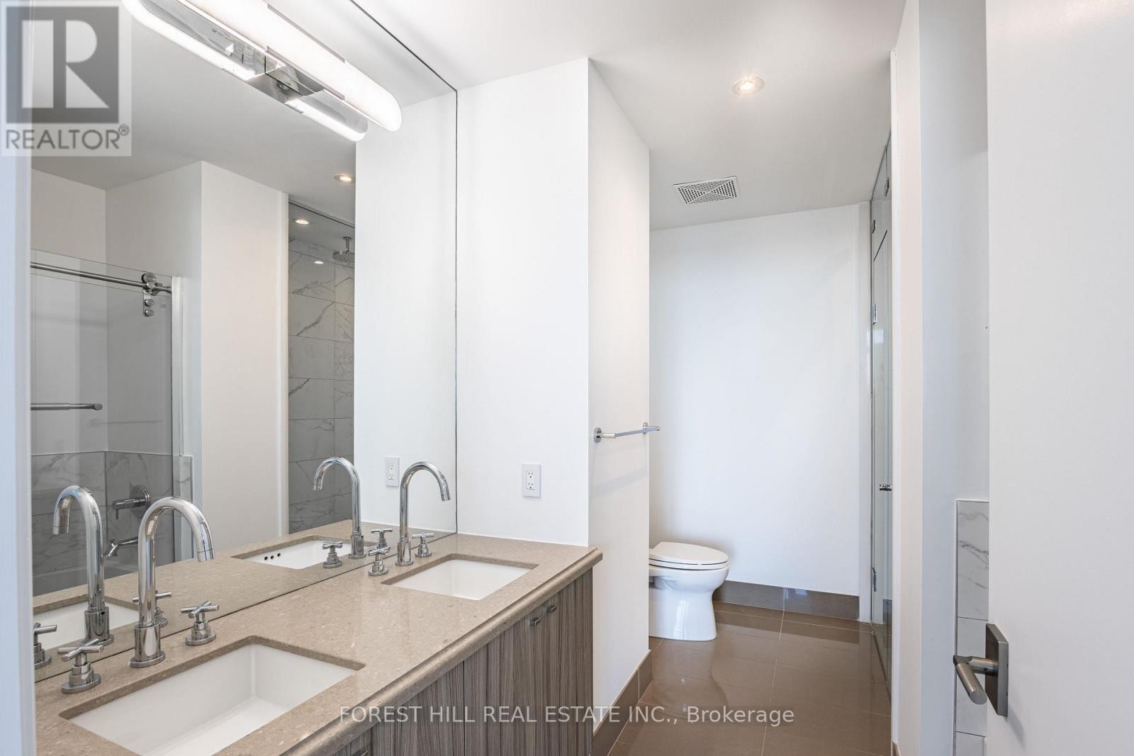 












313 - 39 QUEENS QUAY E

,
Toronto (Waterfront Communities),




Ontario
M5E0A4

