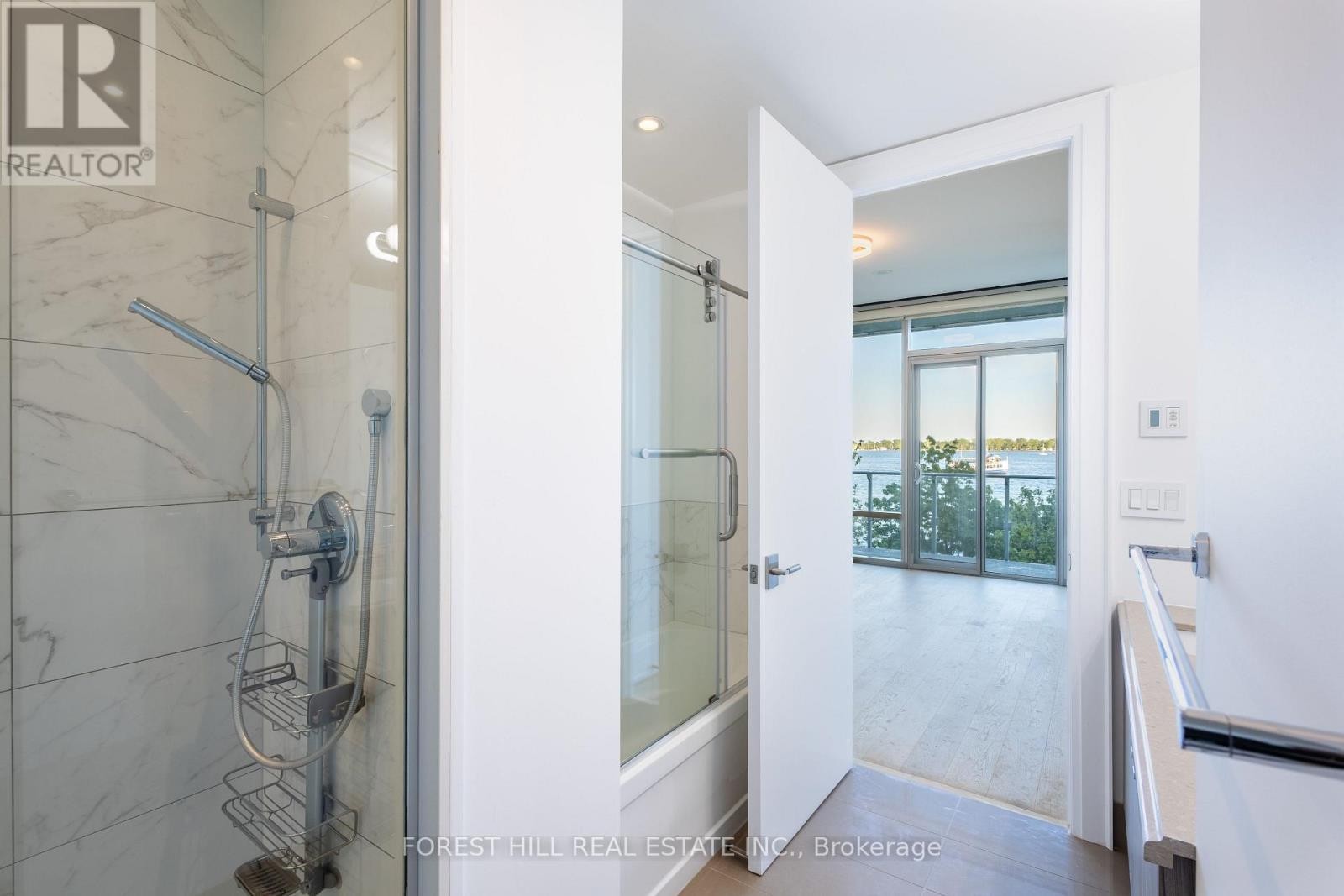 












313 - 39 QUEENS QUAY E

,
Toronto (Waterfront Communities),




Ontario
M5E0A4

