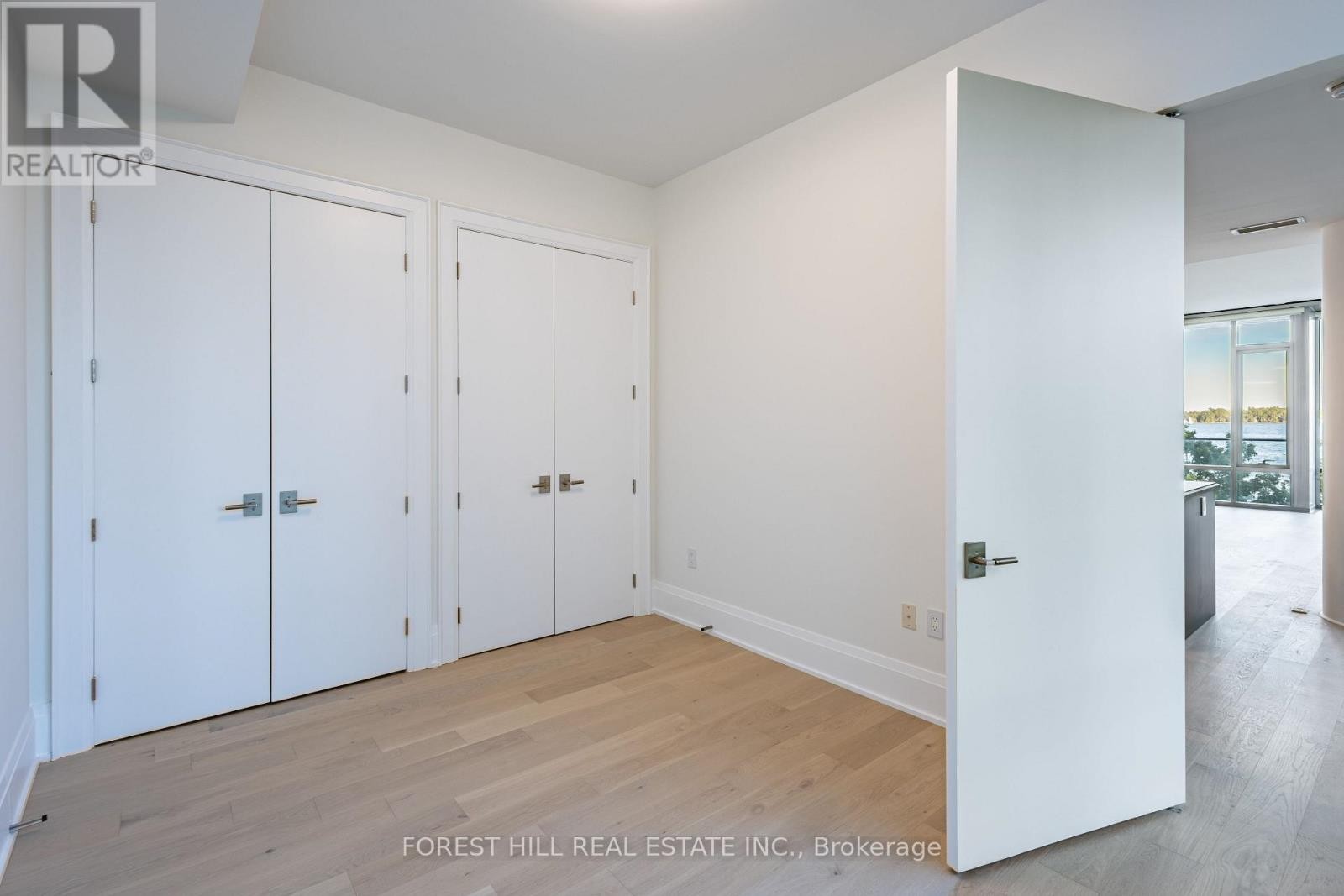 












313 - 39 QUEENS QUAY E

,
Toronto (Waterfront Communities),




Ontario
M5E0A4

