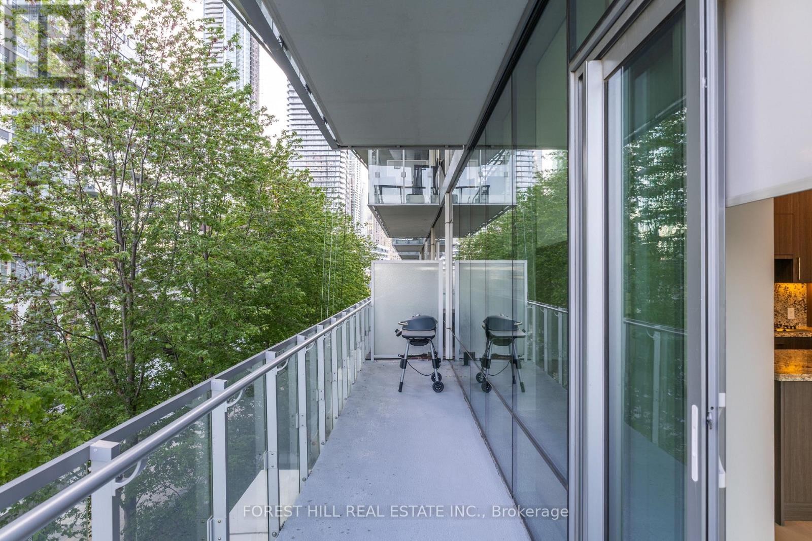 












313 - 39 QUEENS QUAY E

,
Toronto (Waterfront Communities),




Ontario
M5E0A4

