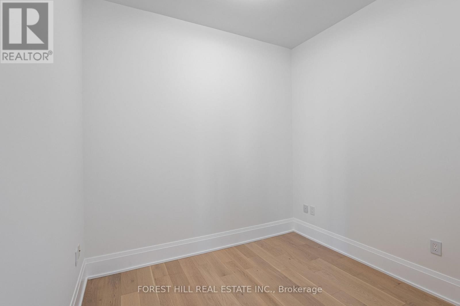 












313 - 39 QUEENS QUAY E

,
Toronto (Waterfront Communities),




Ontario
M5E0A4

