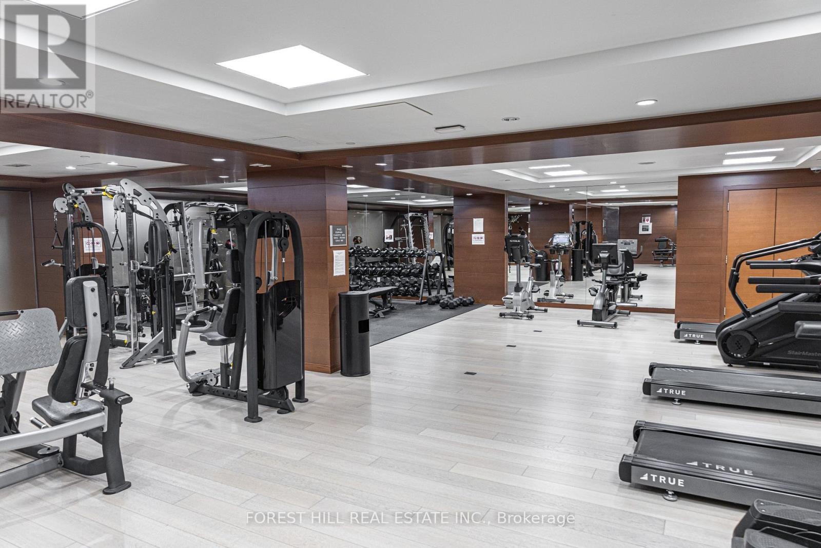 












313 - 39 QUEENS QUAY E

,
Toronto (Waterfront Communities),




Ontario
M5E0A4


