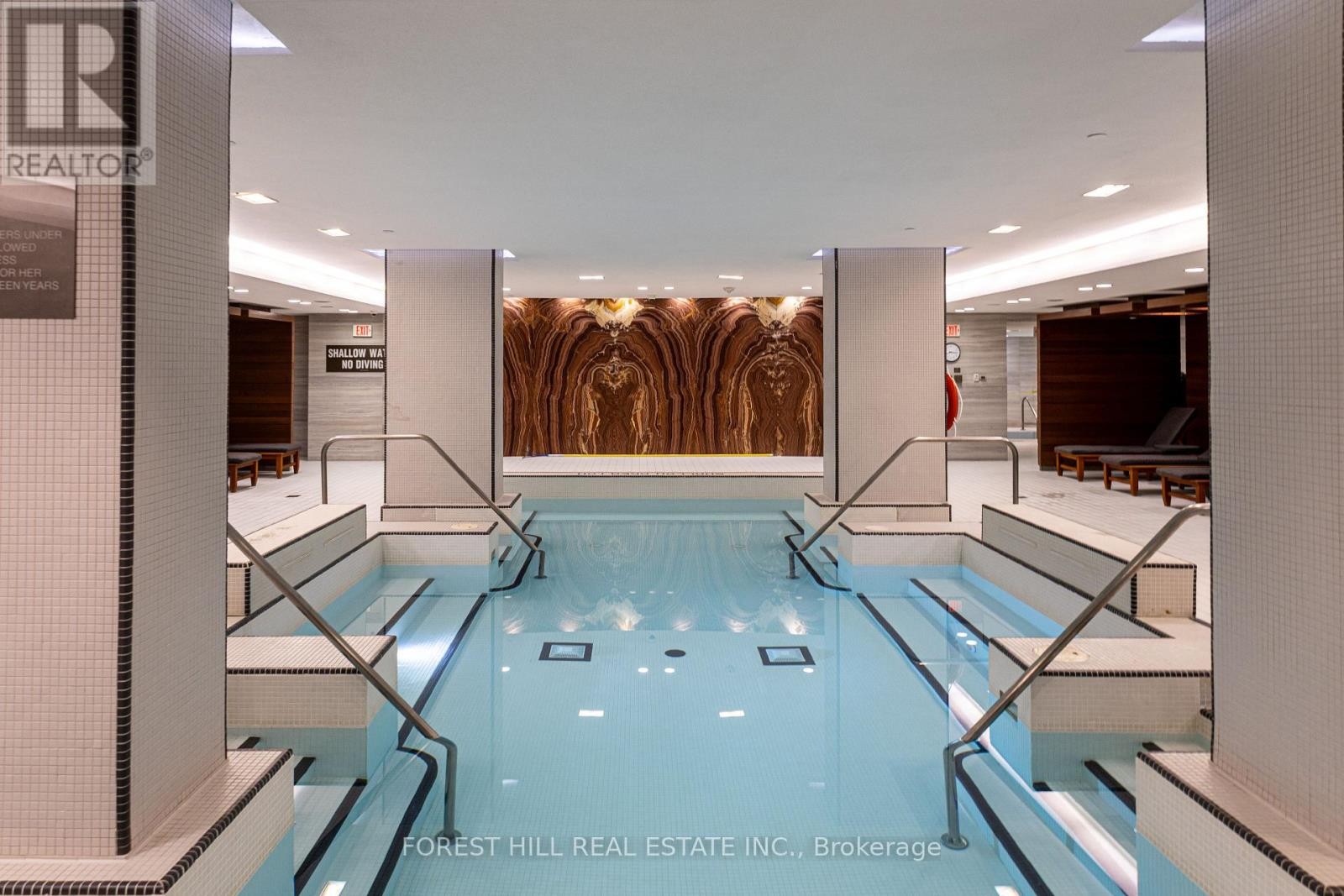 












313 - 39 QUEENS QUAY E

,
Toronto (Waterfront Communities),




Ontario
M5E0A4

