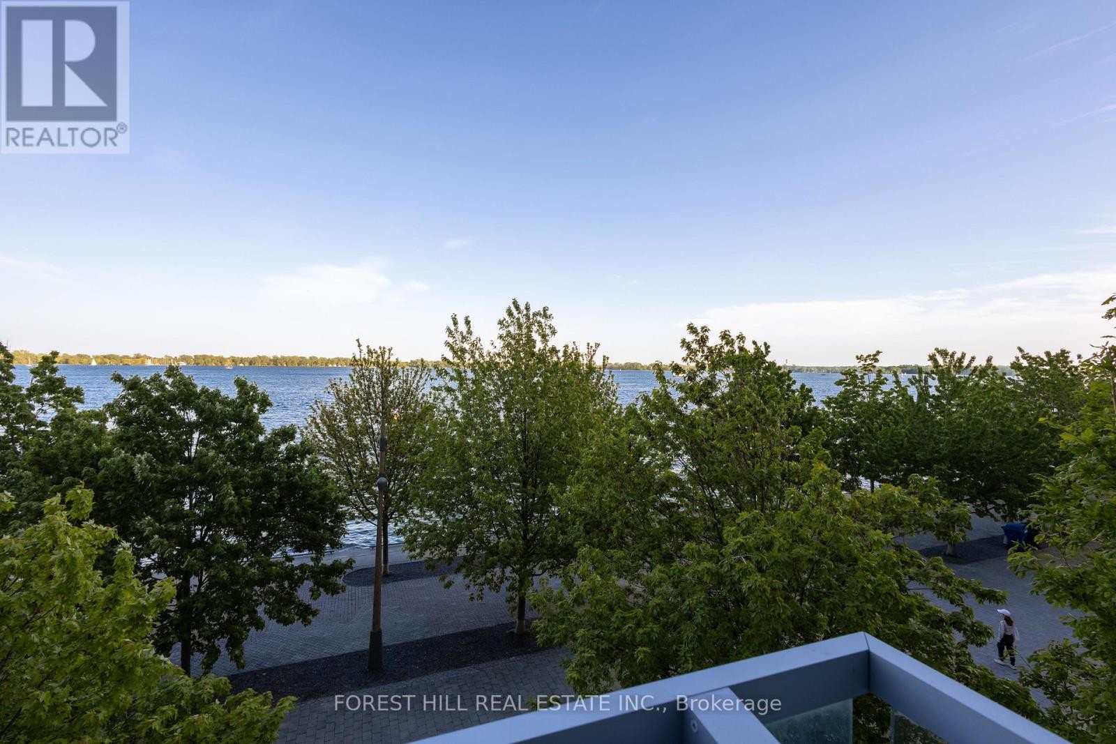 












313 - 39 QUEENS QUAY E

,
Toronto (Waterfront Communities),




Ontario
M5E0A4

