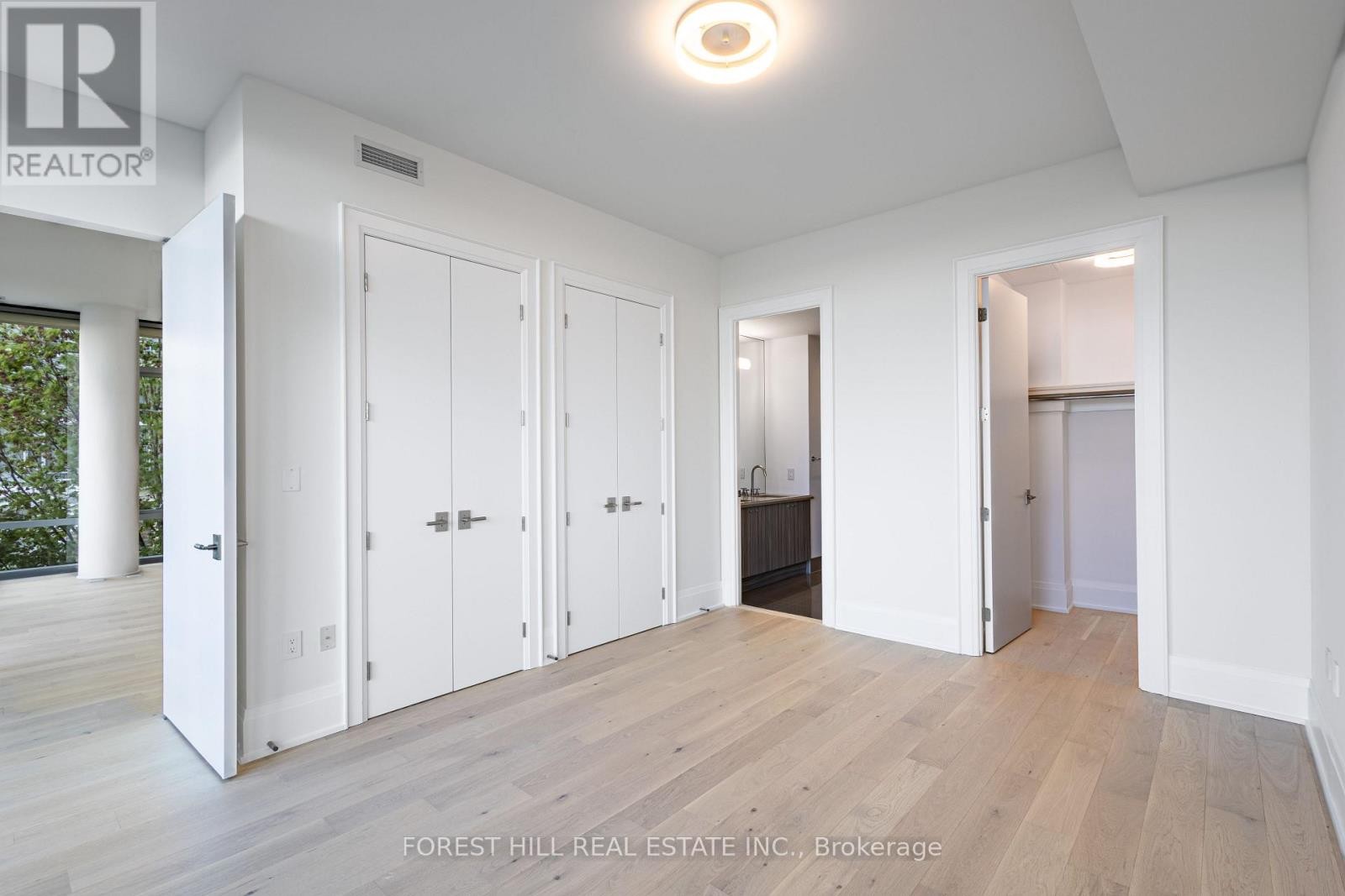 












313 - 39 QUEENS QUAY E

,
Toronto (Waterfront Communities),




Ontario
M5E0A4


