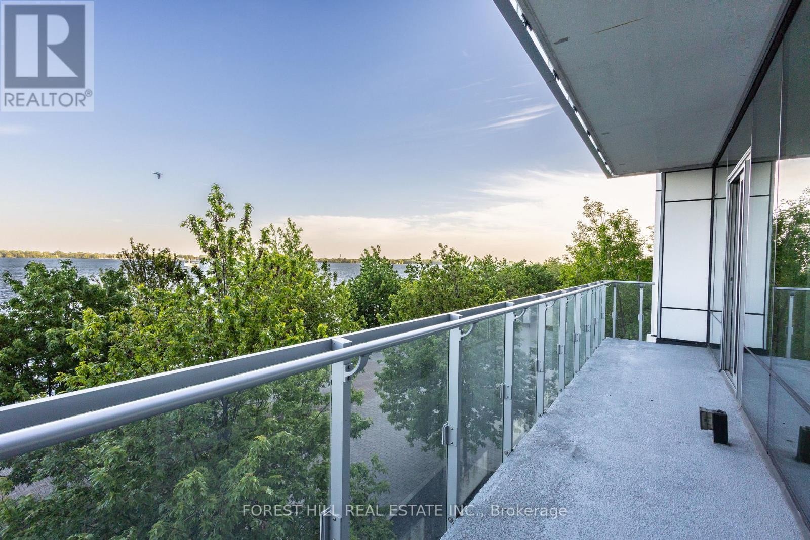 












313 - 39 QUEENS QUAY E

,
Toronto (Waterfront Communities),




Ontario
M5E0A4

