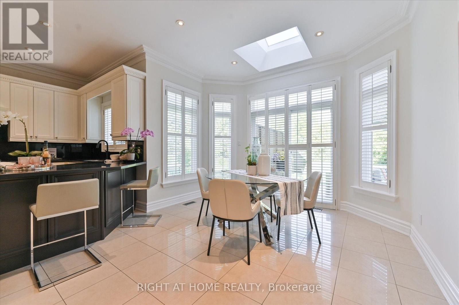 












154 CHARLTON BOULEVARD

,
Toronto (Newtonbrook West),




Ontario
M2R2J1

