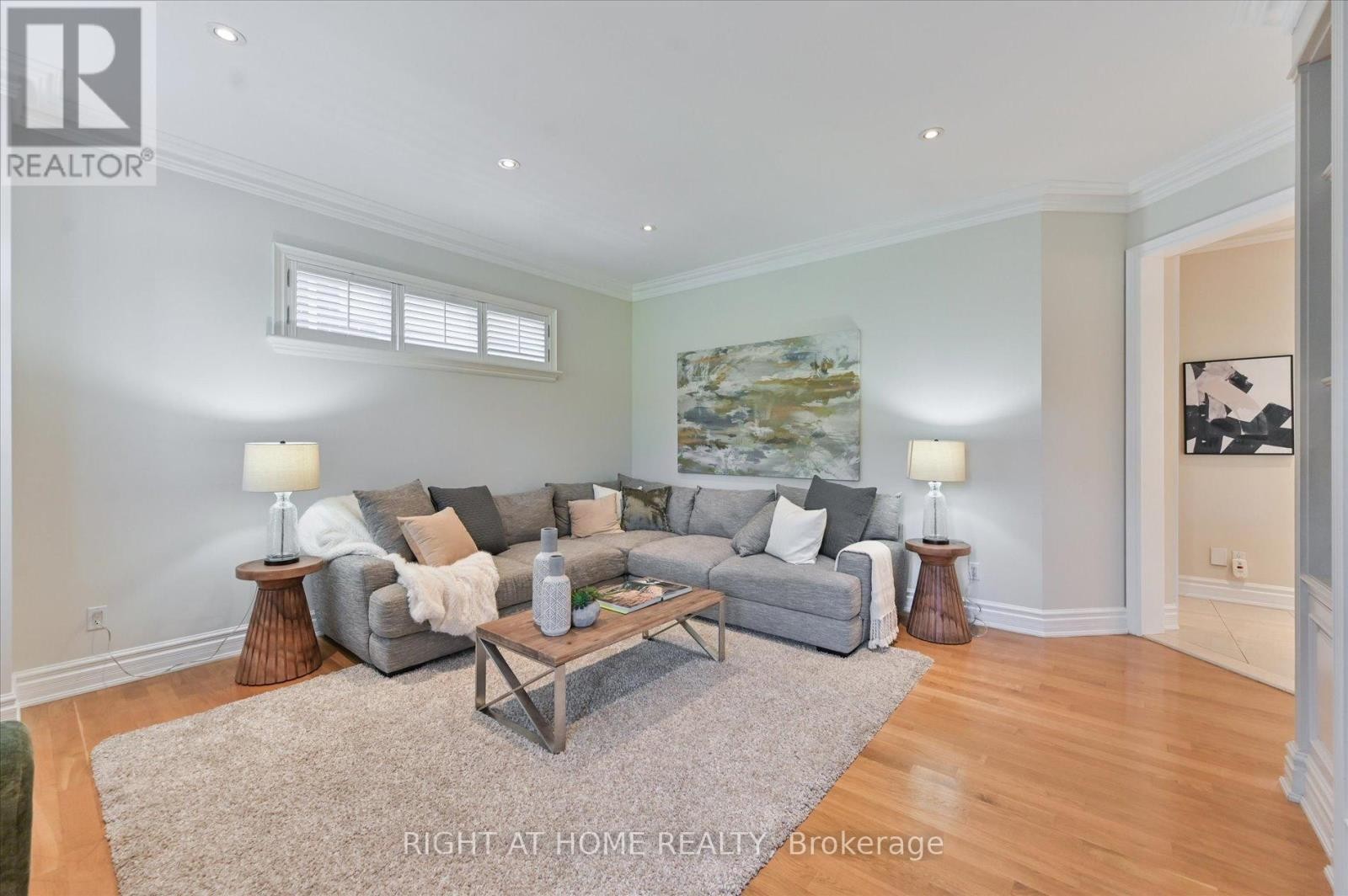 












154 CHARLTON BOULEVARD

,
Toronto (Newtonbrook West),




Ontario
M2R2J1

