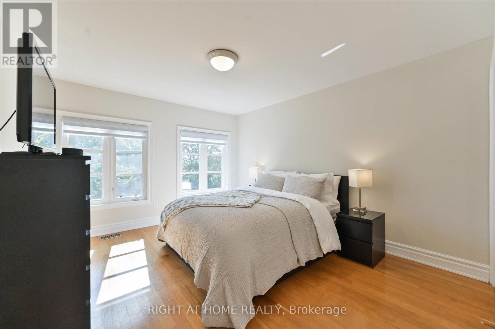 












154 CHARLTON BOULEVARD

,
Toronto (Newtonbrook West),




Ontario
M2R2J1


