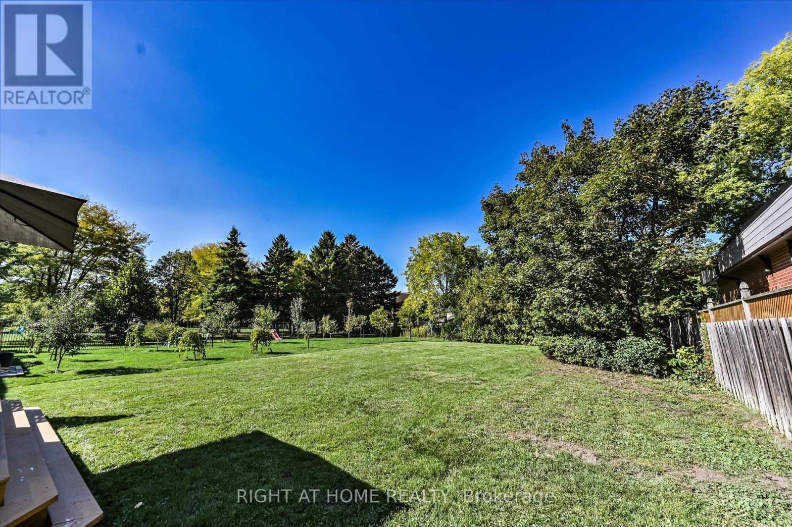 












154 CHARLTON BOULEVARD

,
Toronto (Newtonbrook West),




Ontario
M2R2J1

