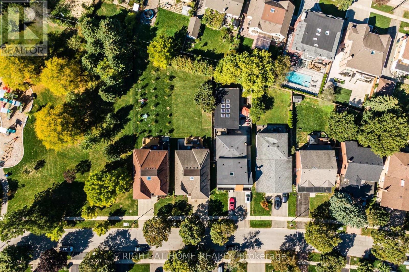 












154 CHARLTON BOULEVARD

,
Toronto (Newtonbrook West),




Ontario
M2R2J1

