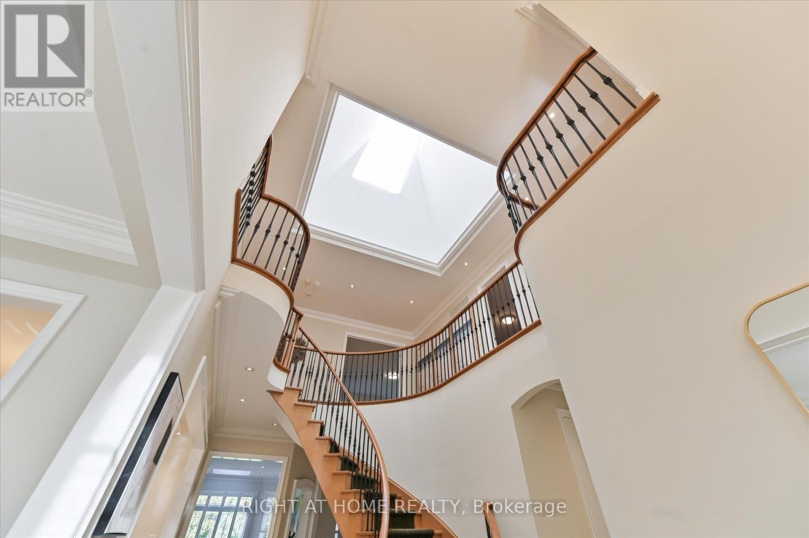 












154 CHARLTON BOULEVARD

,
Toronto (Newtonbrook West),




Ontario
M2R2J1

