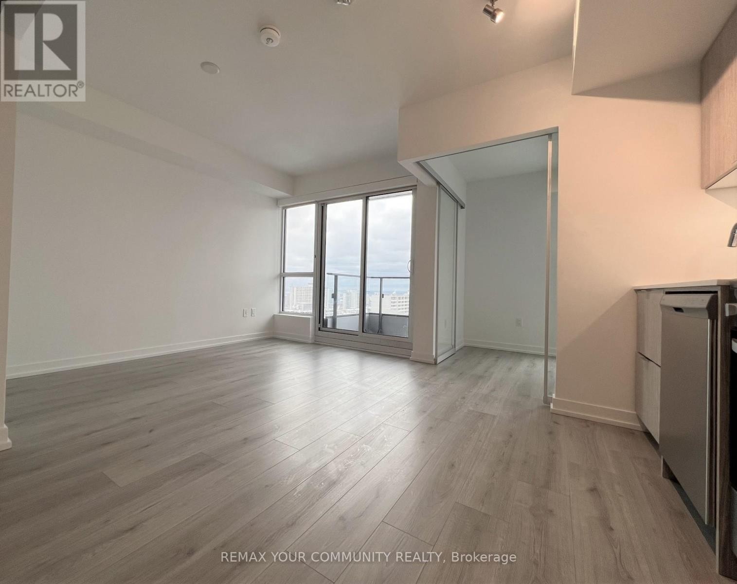 












2601 - 395 BLOOR STREET E

,
Toronto (North St. James Town),




Ontario
M4W0B4

