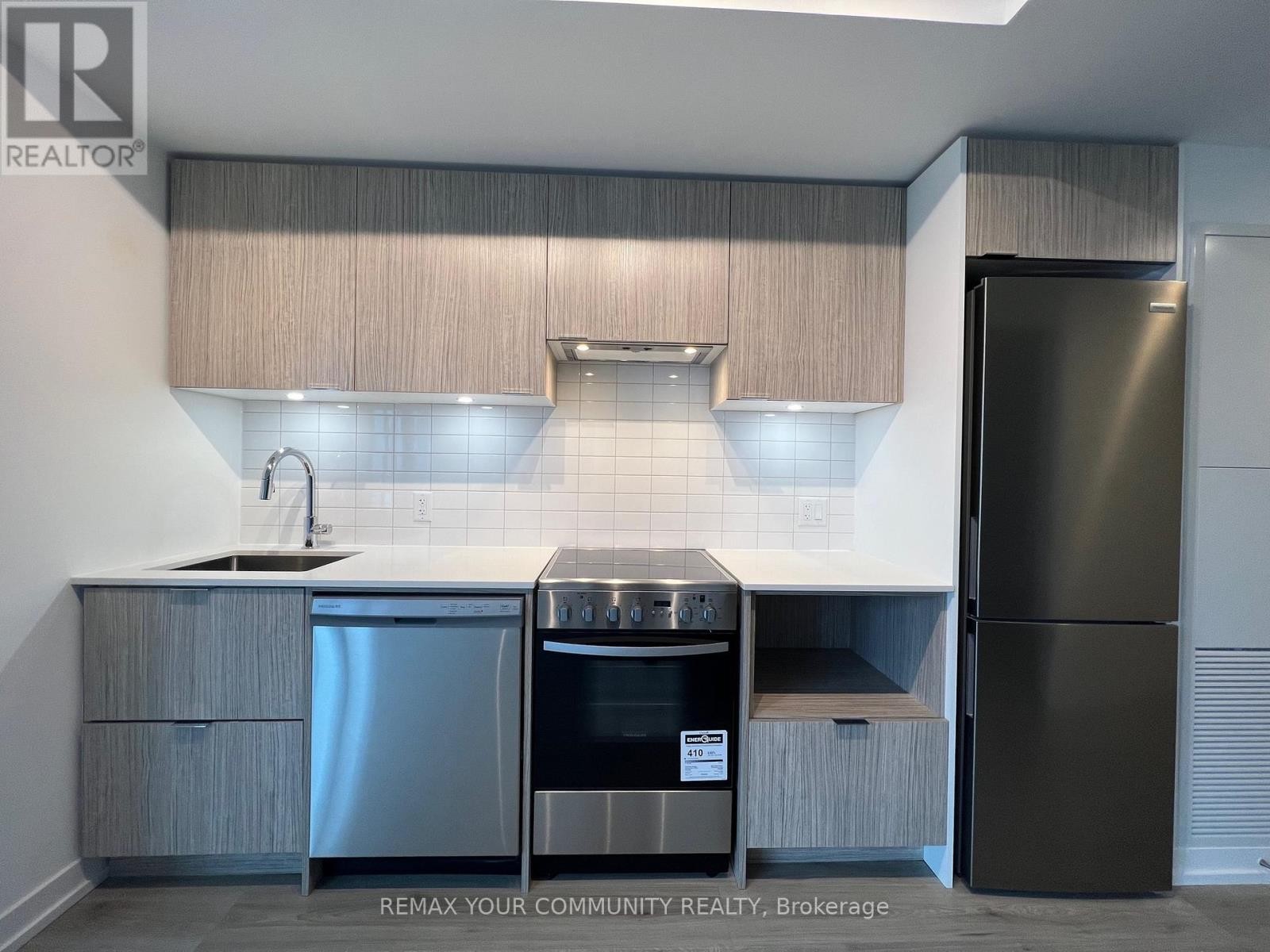 












2601 - 395 BLOOR STREET E

,
Toronto (North St. James Town),




Ontario
M4W0B4

