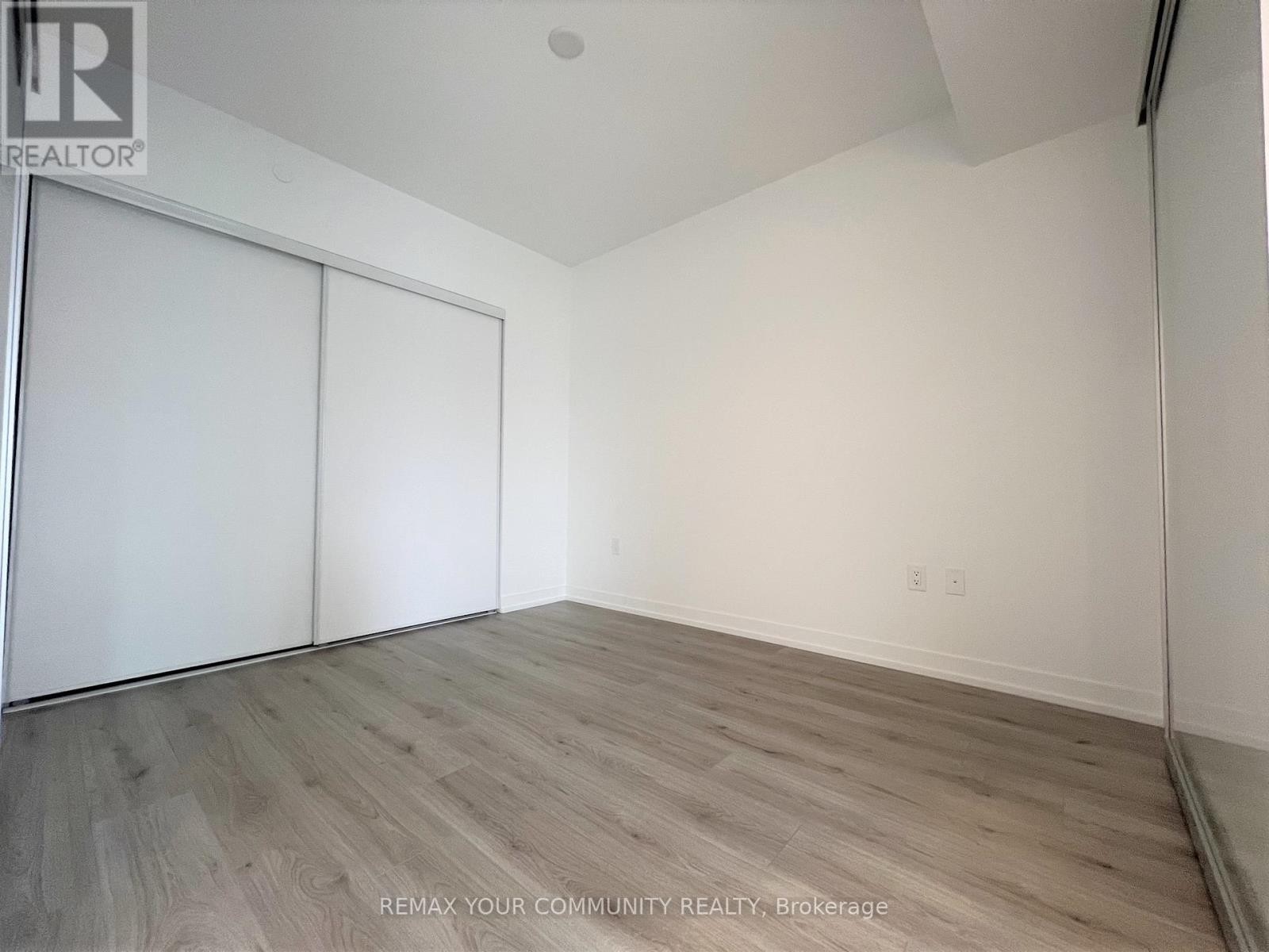 












2601 - 395 BLOOR STREET E

,
Toronto (North St. James Town),




Ontario
M4W0B4

