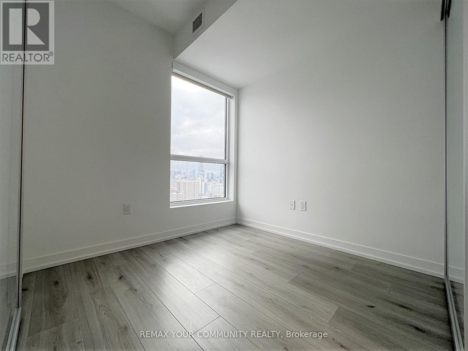 












2601 - 395 BLOOR STREET E

,
Toronto (North St. James Town),




Ontario
M4W0B4

