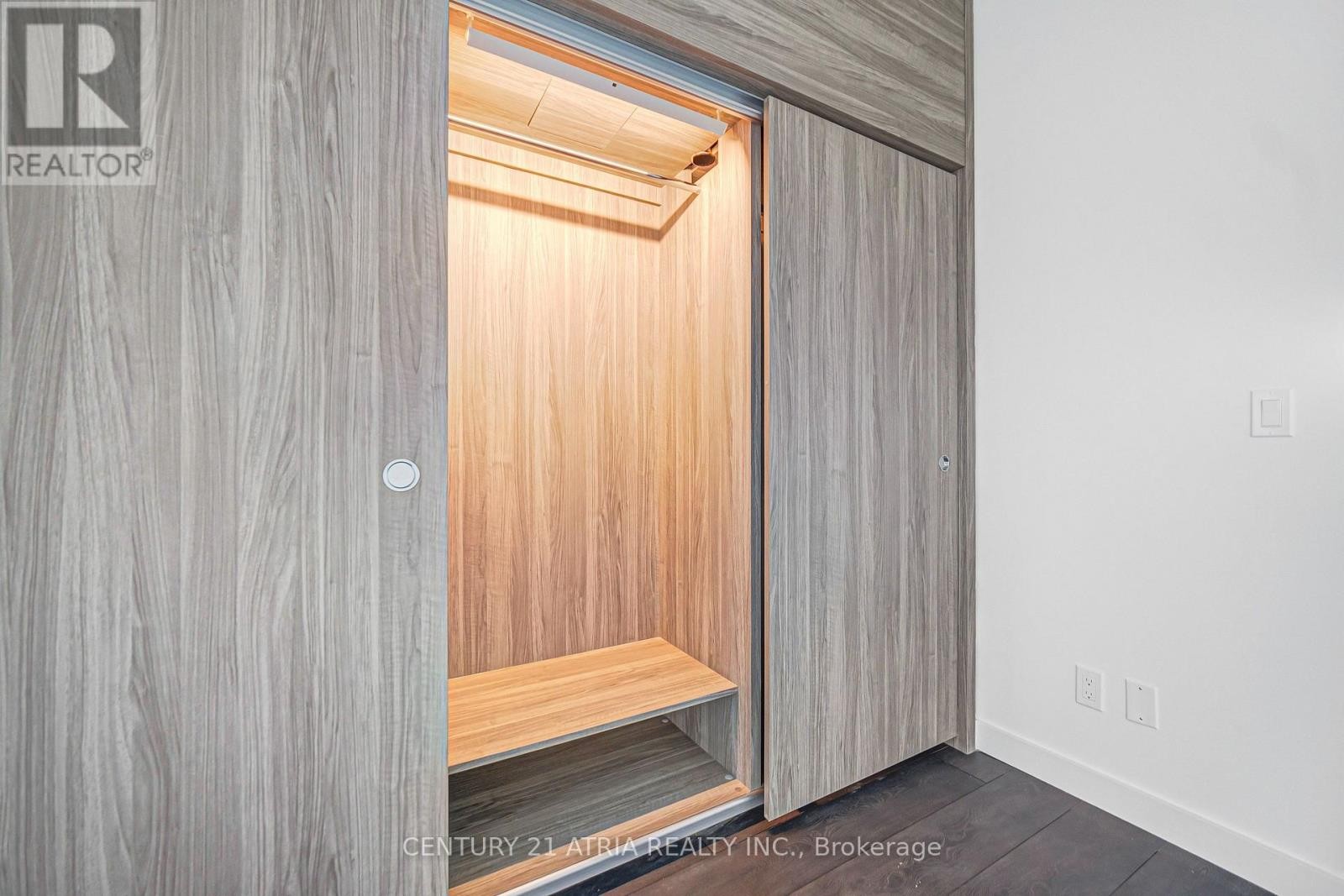












210 - 18 ESTHER SHINER BOULEVARD

,
Toronto (Bayview Village),




Ontario
M2K0J7

