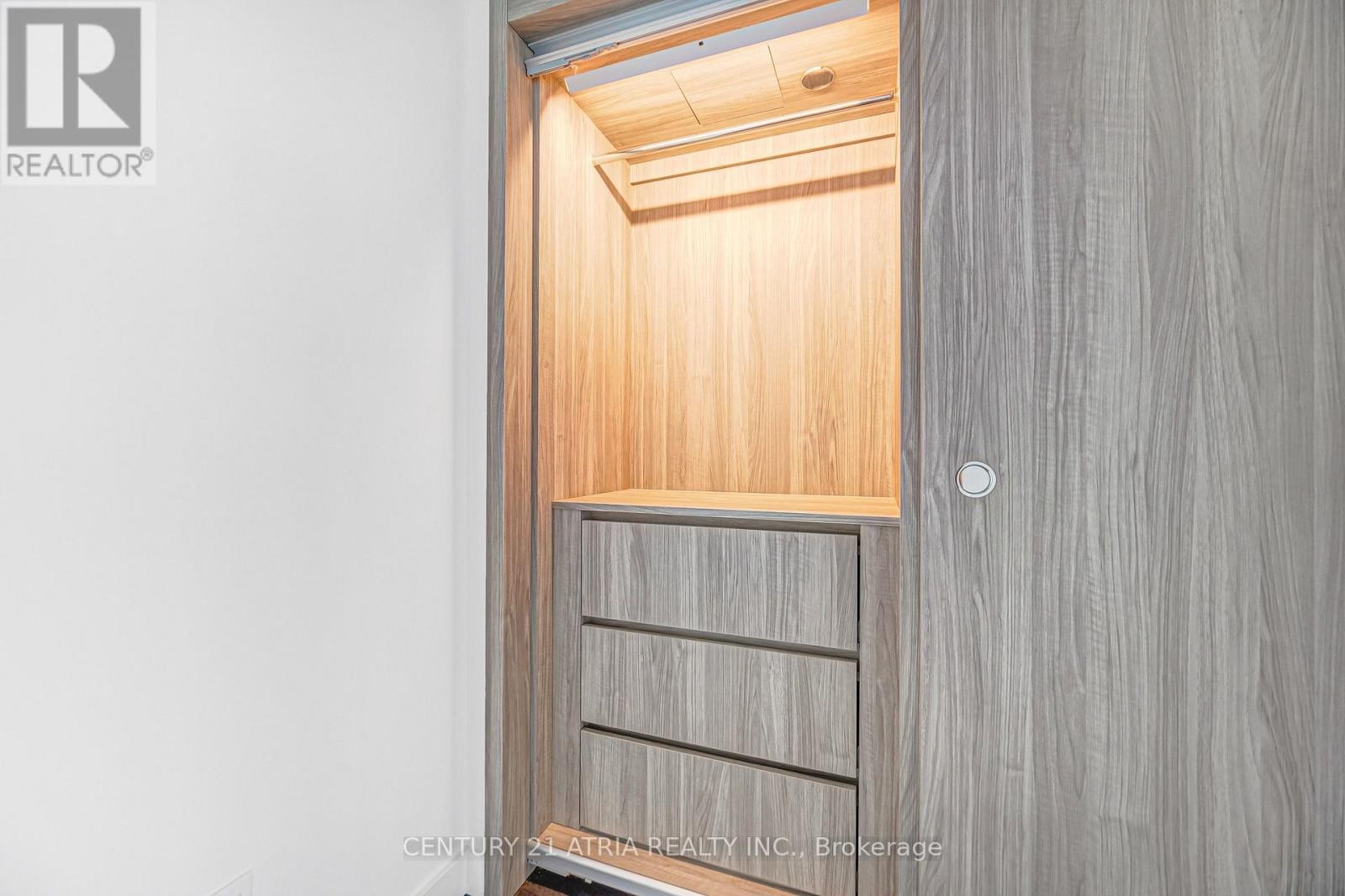 












210 - 18 ESTHER SHINER BOULEVARD

,
Toronto (Bayview Village),




Ontario
M2K0J7

