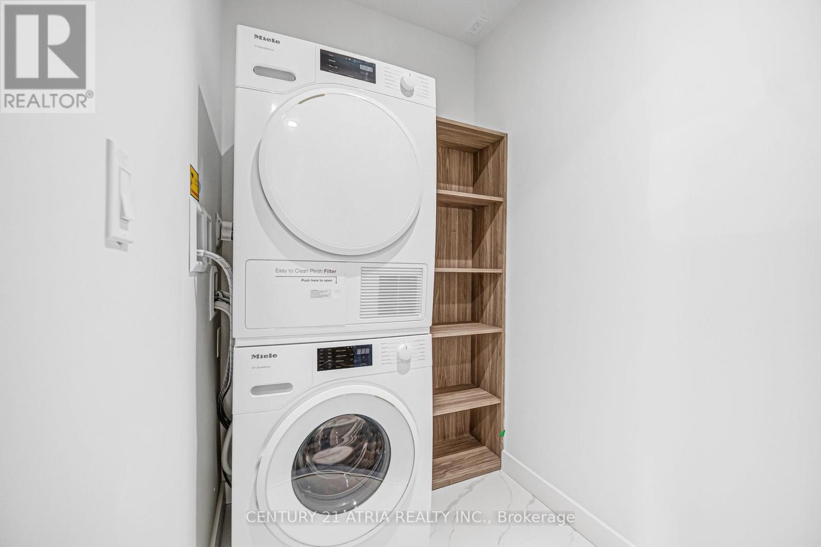 












210 - 18 ESTHER SHINER BOULEVARD

,
Toronto (Bayview Village),




Ontario
M2K0J7

