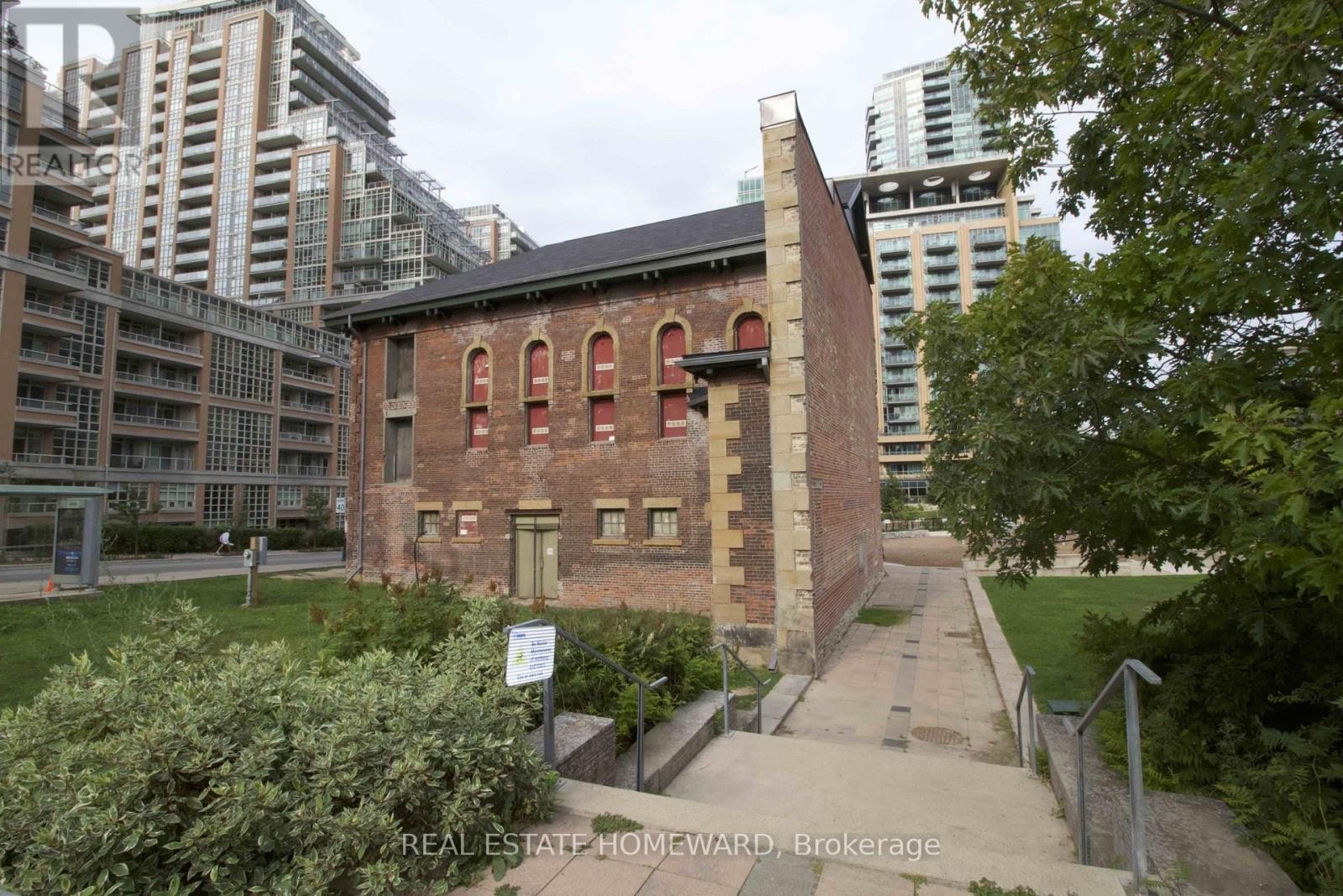 












1 - 49 EAST LIBERTY STREET

,
Toronto (Niagara),




Ontario
M6K0B2

