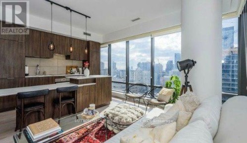 Living Rm/ Kitchen
