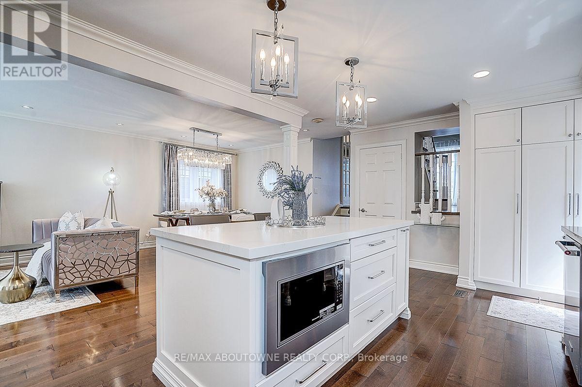 












99 BRAHMS AVENUE

,
Toronto (Hillcrest Village),




Ontario
M2H1H5

