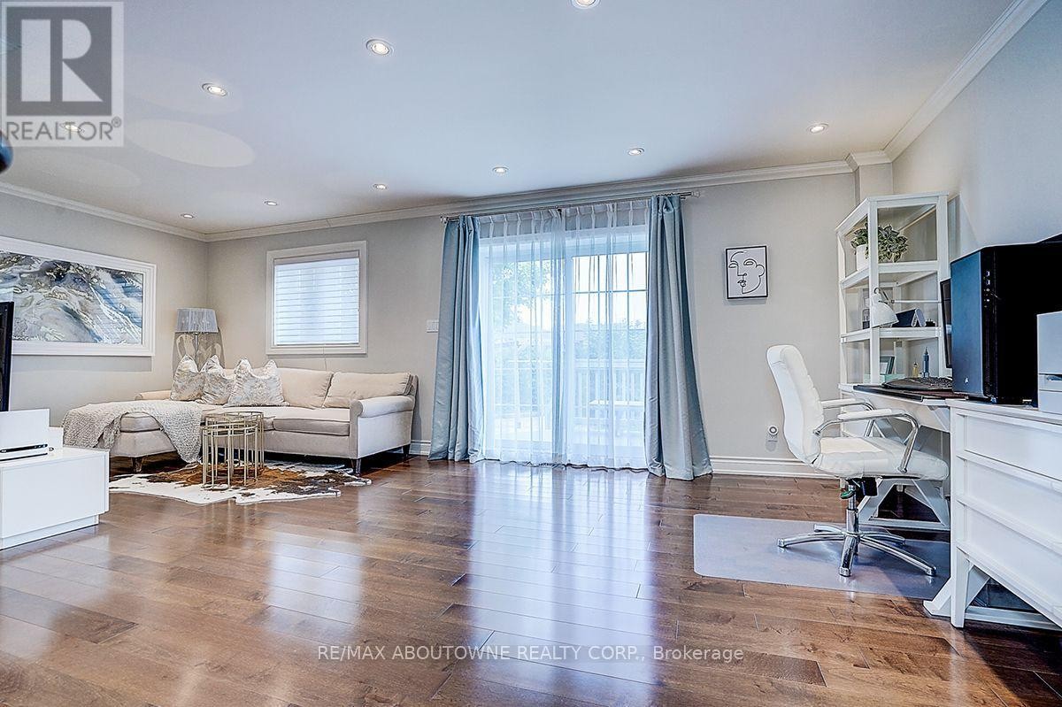 












99 BRAHMS AVENUE

,
Toronto (Hillcrest Village),




Ontario
M2H1H5

