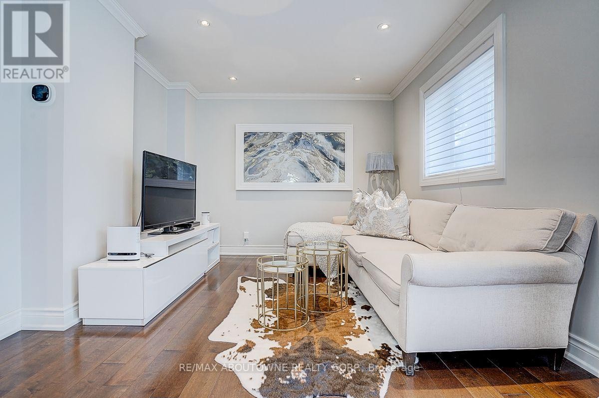 












99 BRAHMS AVENUE

,
Toronto (Hillcrest Village),




Ontario
M2H1H5

