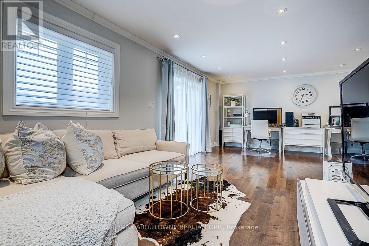 












99 BRAHMS AVENUE

,
Toronto (Hillcrest Village),




Ontario
M2H1H5

