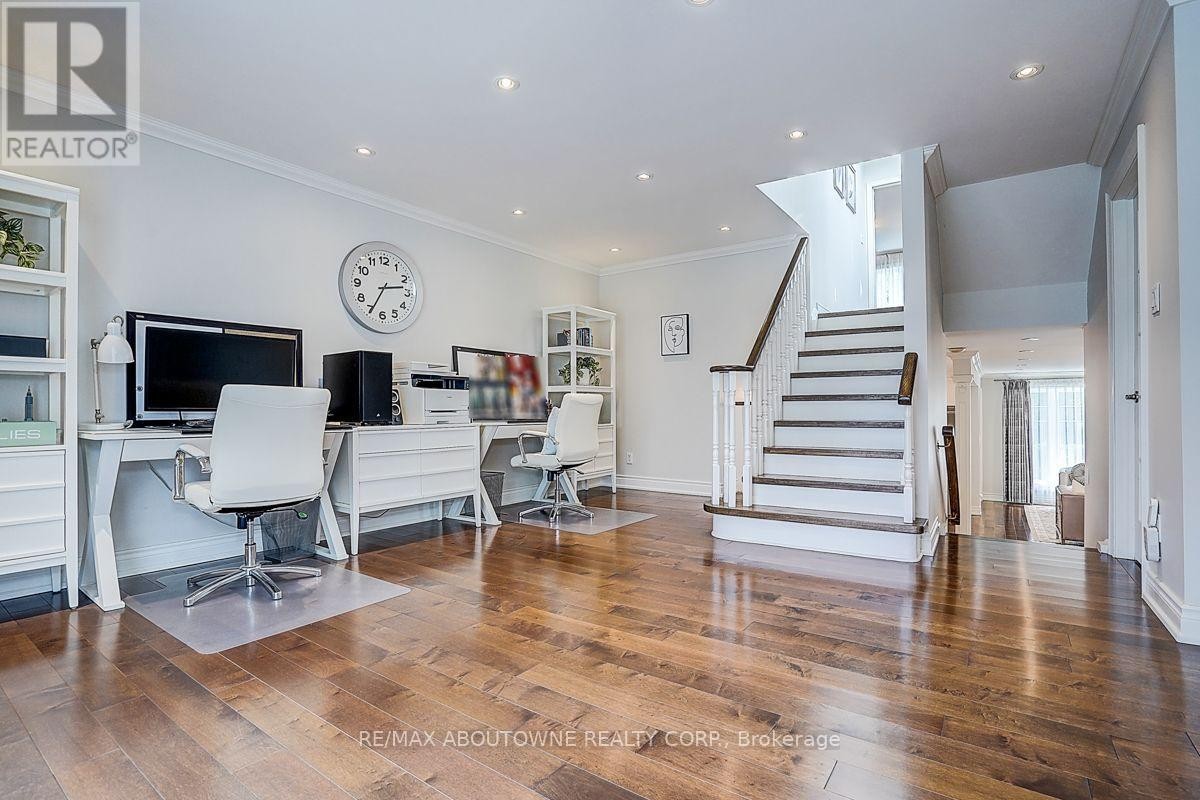 












99 BRAHMS AVENUE

,
Toronto (Hillcrest Village),




Ontario
M2H1H5

