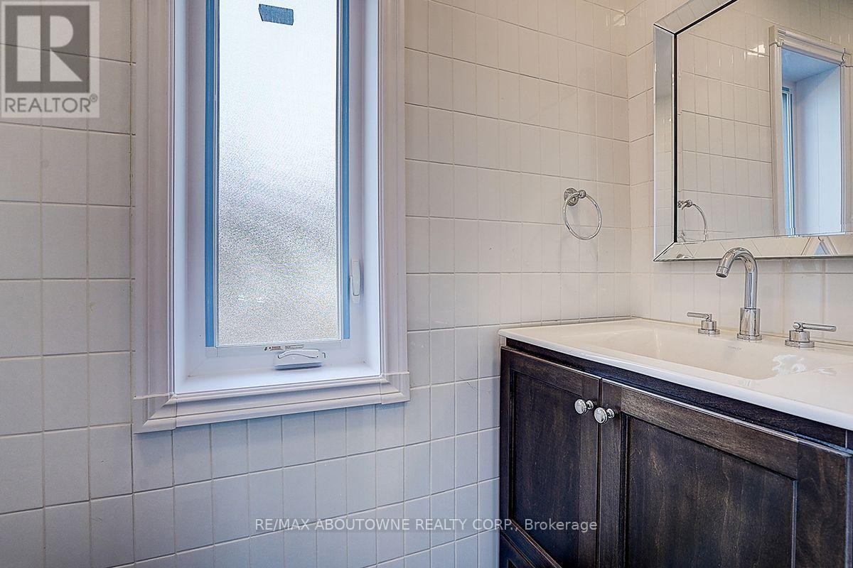 












99 BRAHMS AVENUE

,
Toronto (Hillcrest Village),




Ontario
M2H1H5


