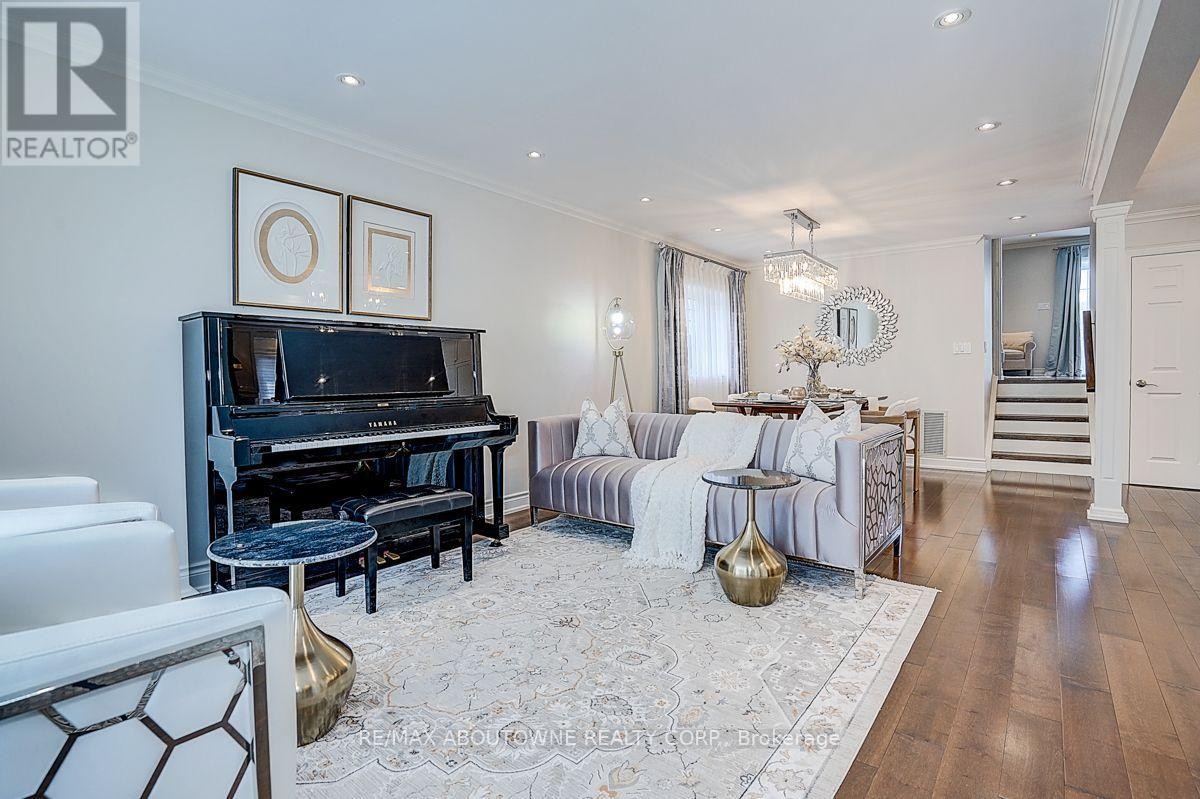 












99 BRAHMS AVENUE

,
Toronto (Hillcrest Village),




Ontario
M2H1H5


