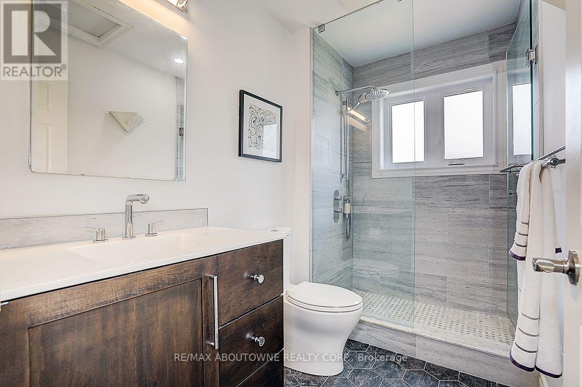 












99 BRAHMS AVENUE

,
Toronto (Hillcrest Village),




Ontario
M2H1H5

