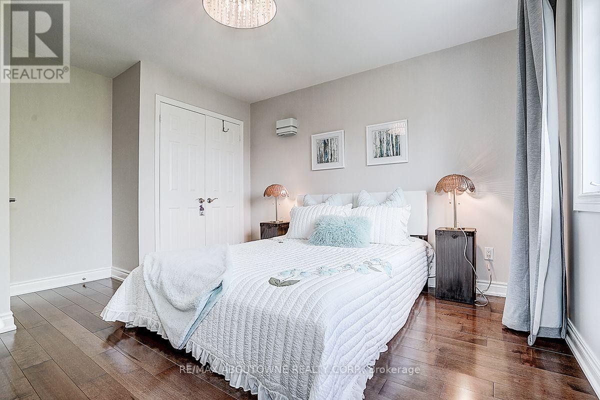 












99 BRAHMS AVENUE

,
Toronto (Hillcrest Village),




Ontario
M2H1H5

