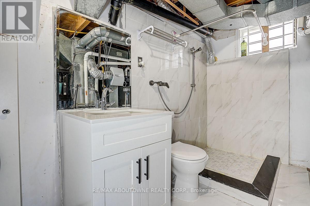 












99 BRAHMS AVENUE

,
Toronto (Hillcrest Village),




Ontario
M2H1H5

