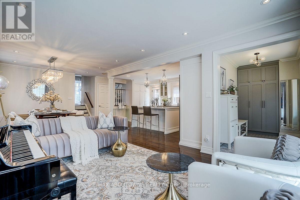 












99 BRAHMS AVENUE

,
Toronto (Hillcrest Village),




Ontario
M2H1H5

