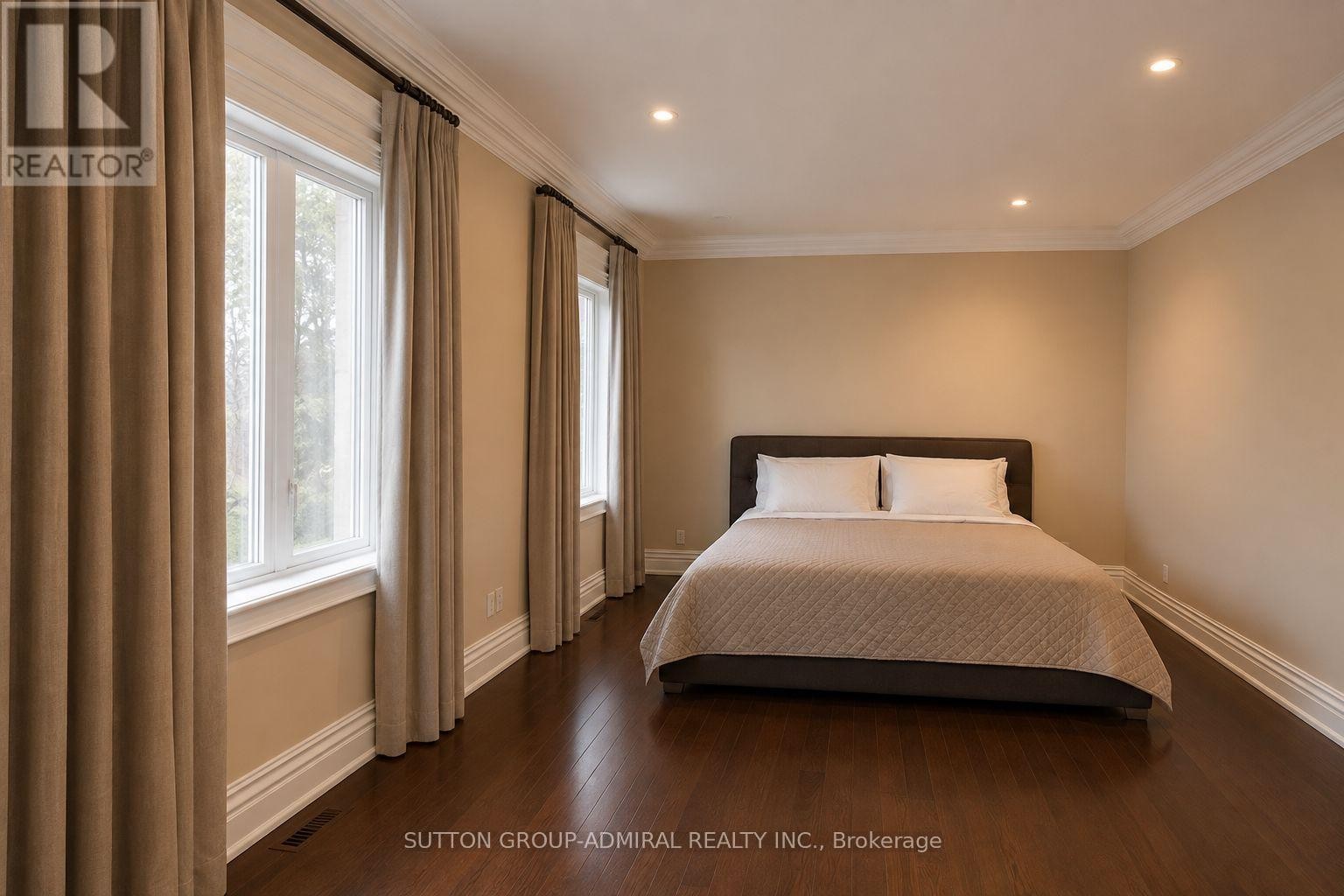 












175 ESTELLE AVENUE

,
Toronto (Willowdale East),




Ontario
M2N5J2

