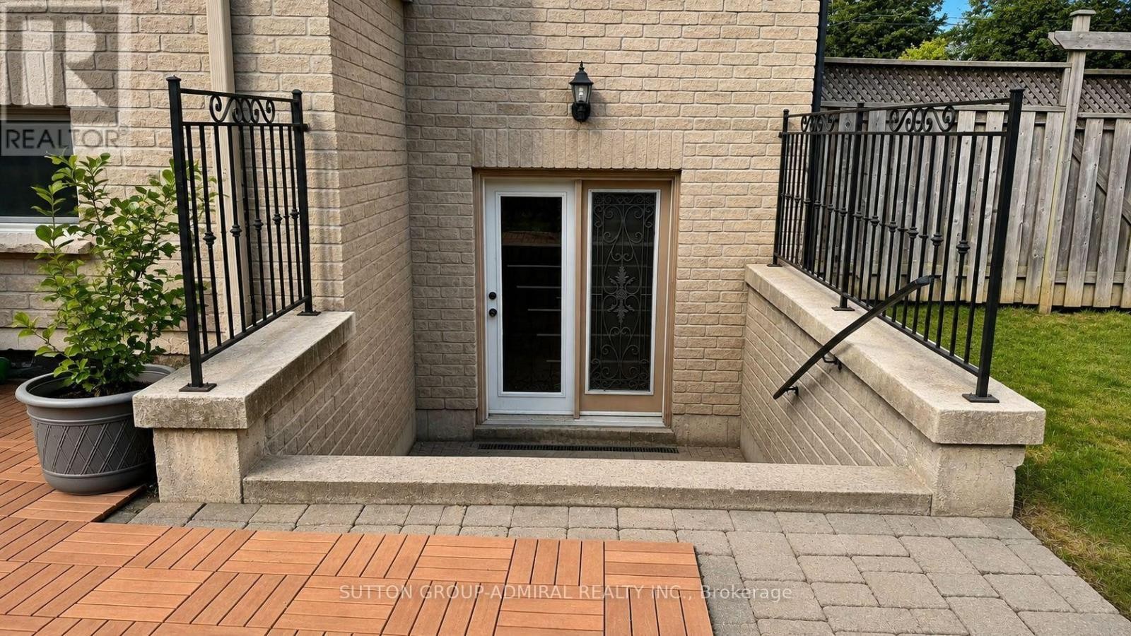 












175 ESTELLE AVENUE

,
Toronto (Willowdale East),




Ontario
M2N5J2

