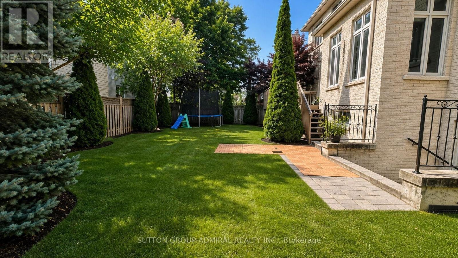 












175 ESTELLE AVENUE

,
Toronto (Willowdale East),




Ontario
M2N5J2

