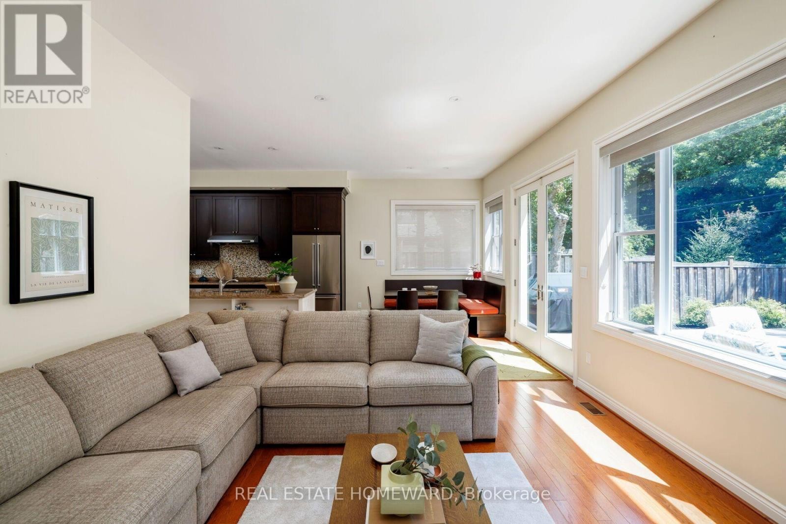 












25 TALWOOD DRIVE

,
Toronto (Banbury-Don Mills),




Ontario
M3B2P4

