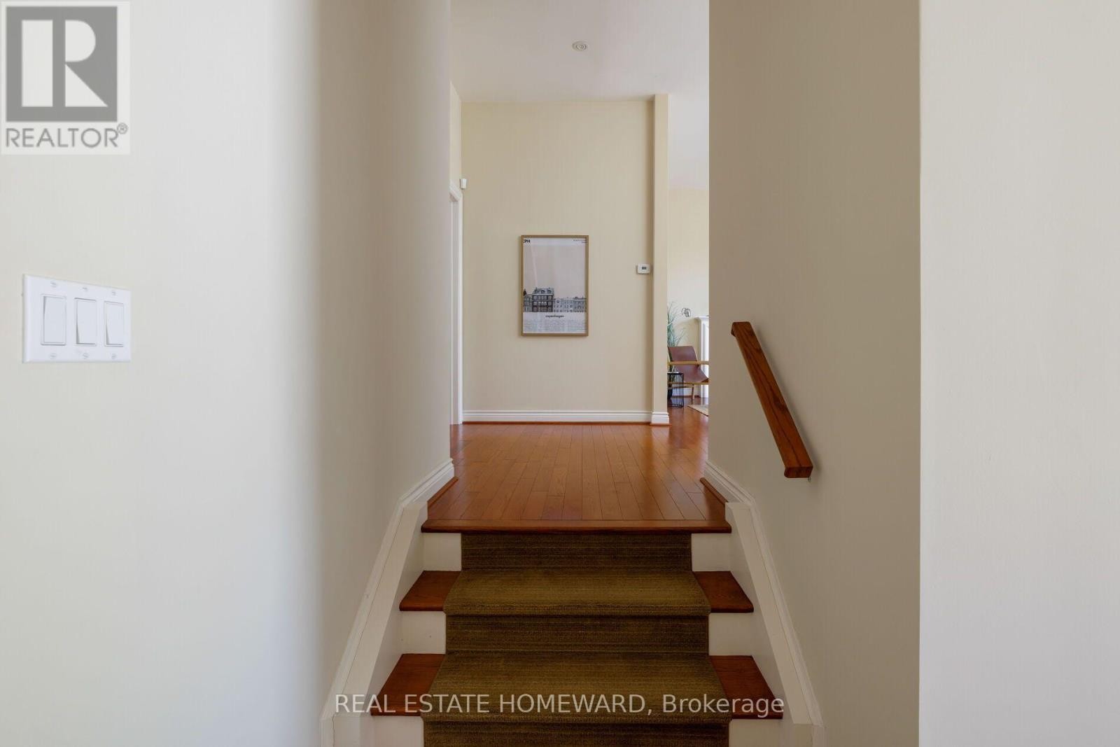 












25 TALWOOD DRIVE

,
Toronto (Banbury-Don Mills),




Ontario
M3B2P4


