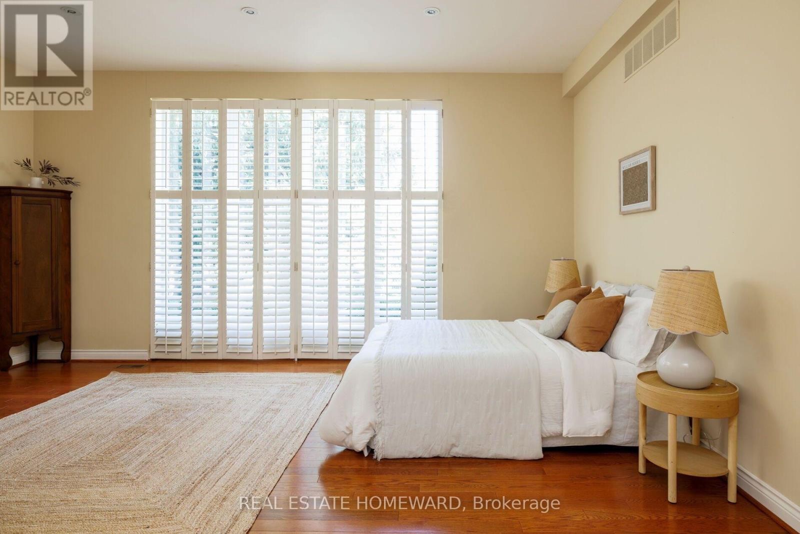 












25 TALWOOD DRIVE

,
Toronto (Banbury-Don Mills),




Ontario
M3B2P4

