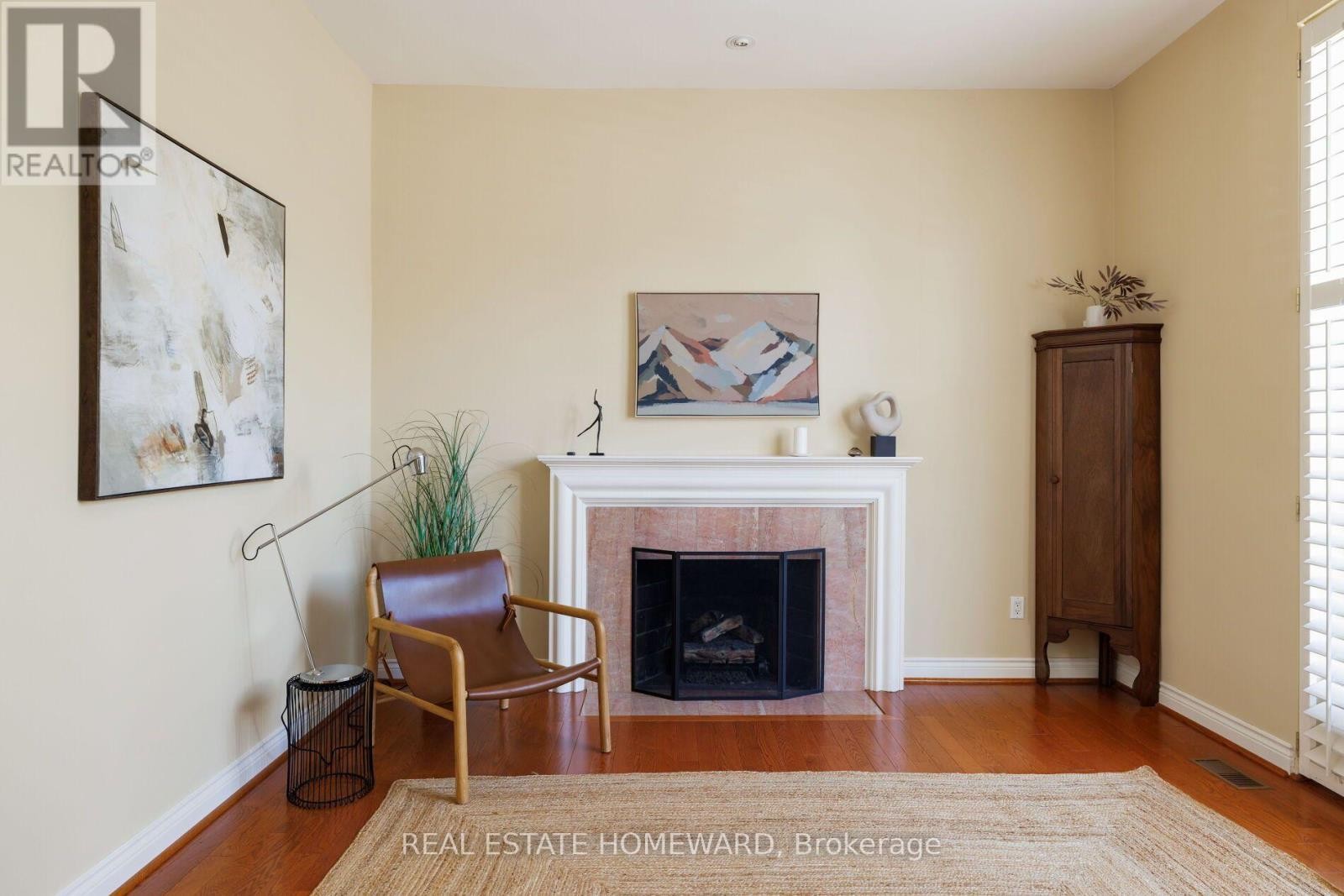 












25 TALWOOD DRIVE

,
Toronto (Banbury-Don Mills),




Ontario
M3B2P4

