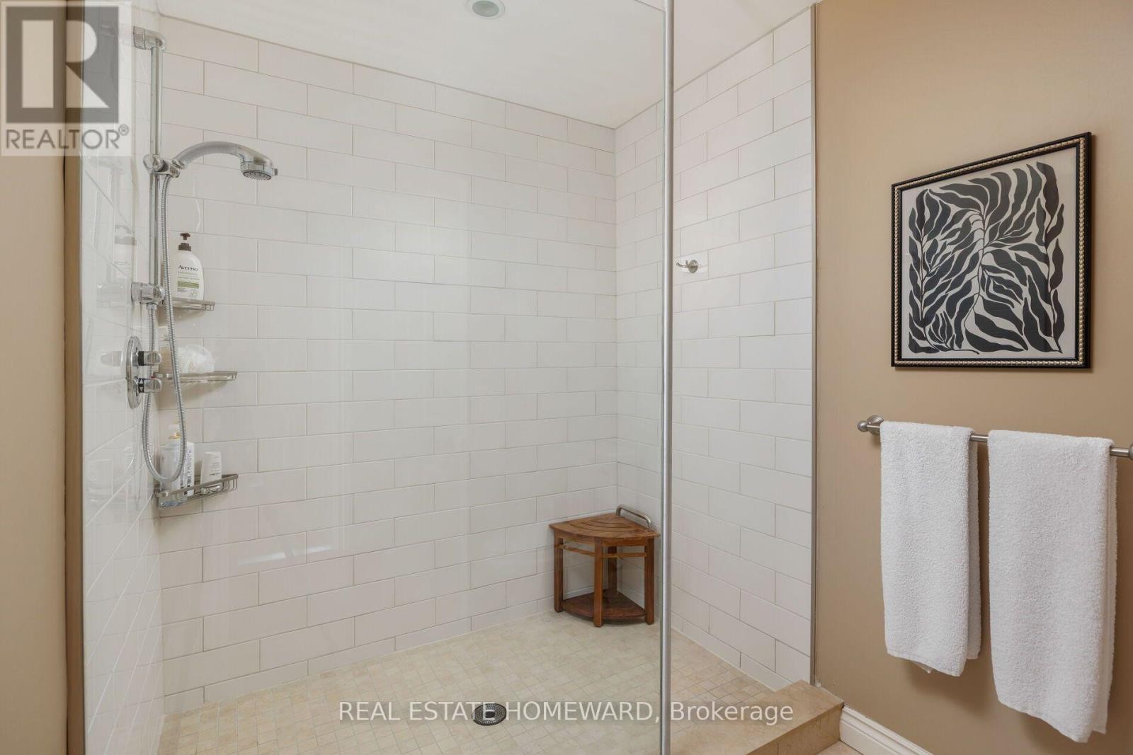 












25 TALWOOD DRIVE

,
Toronto (Banbury-Don Mills),




Ontario
M3B2P4

